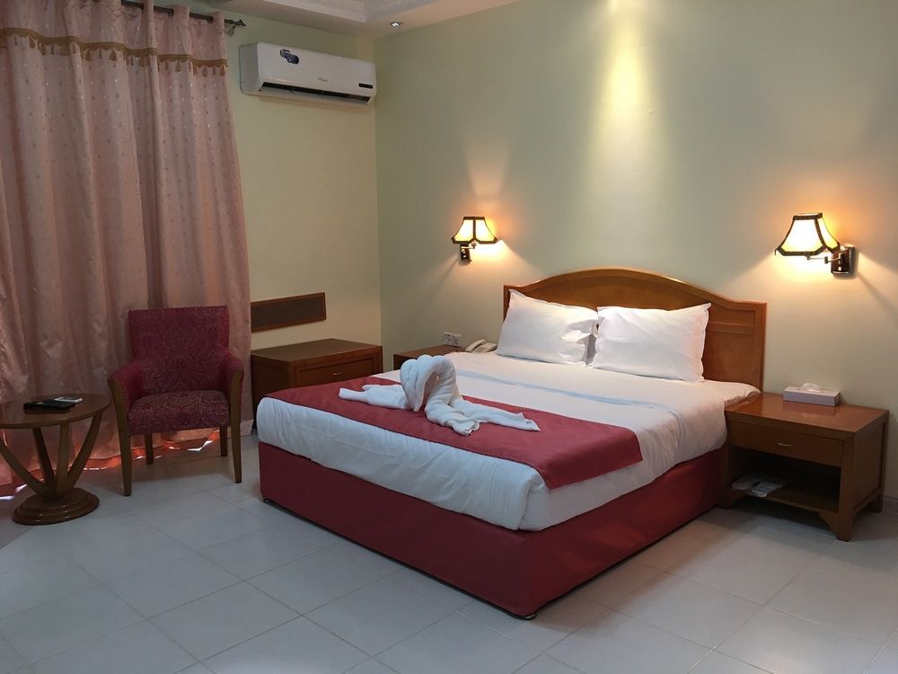 Oyo 366 Waves Hotel Ajman Buitenkant foto