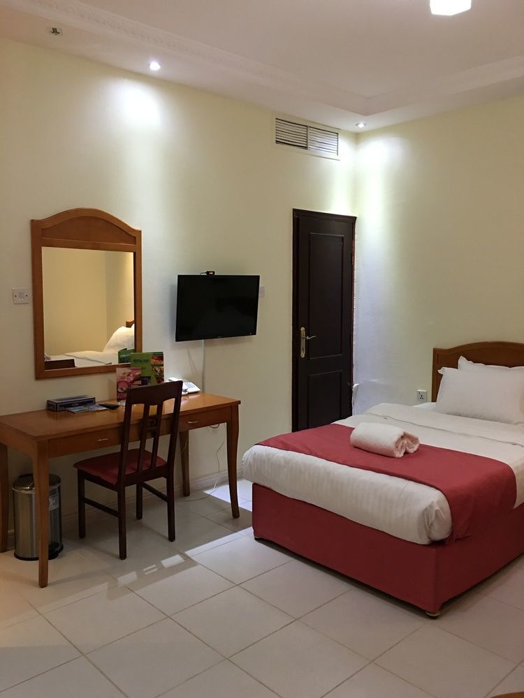 Oyo 366 Waves Hotel Ajman Buitenkant foto