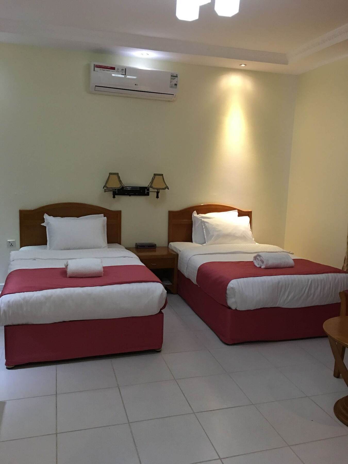 Oyo 366 Waves Hotel Ajman Buitenkant foto