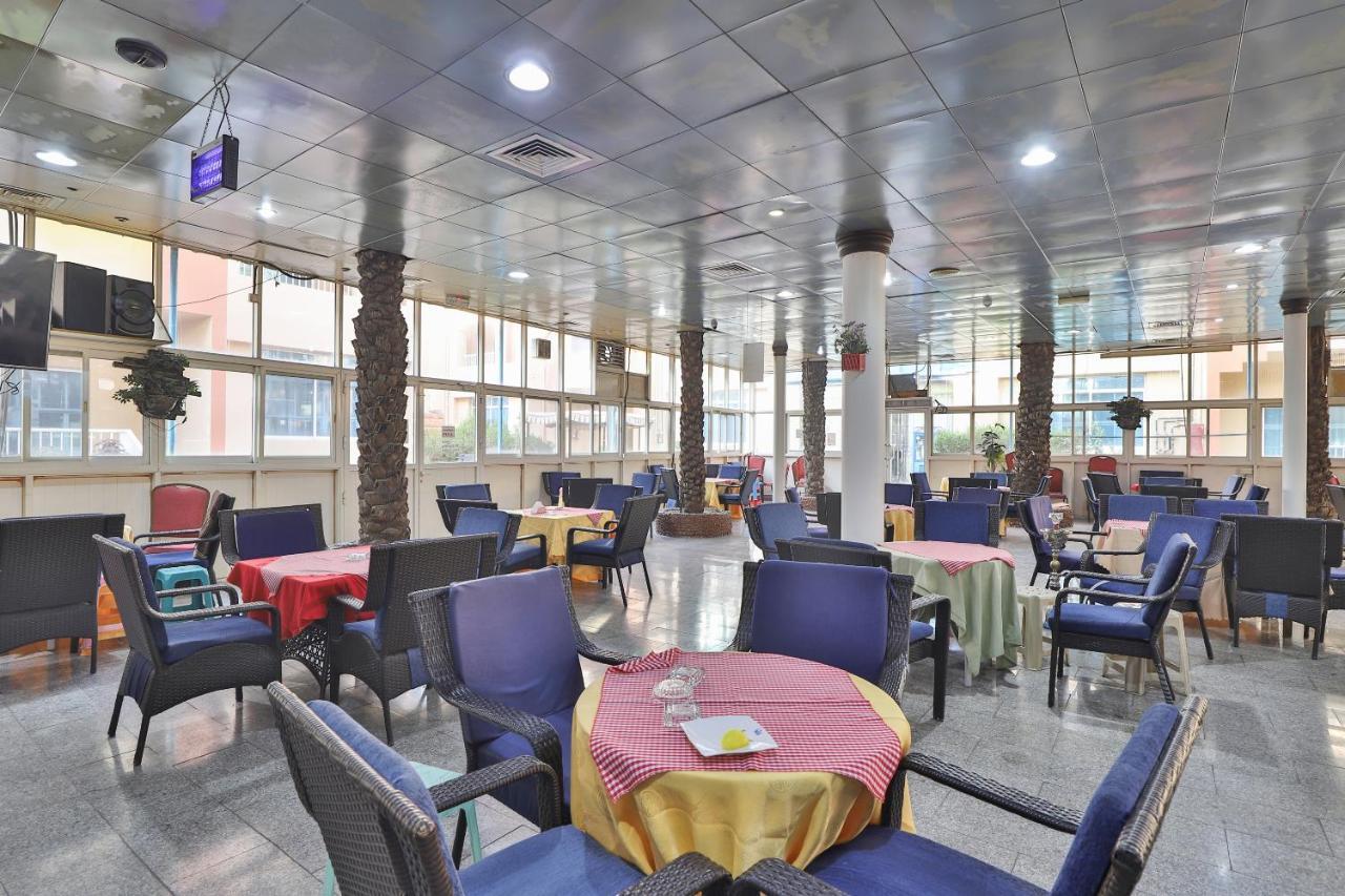 Oyo 366 Waves Hotel Ajman Buitenkant foto