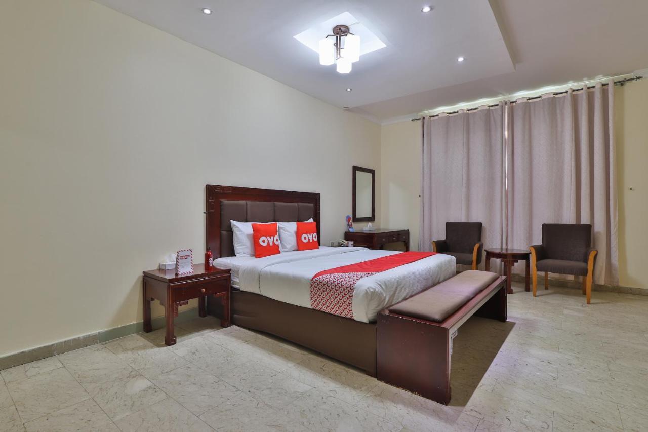 Oyo 366 Waves Hotel Ajman Buitenkant foto