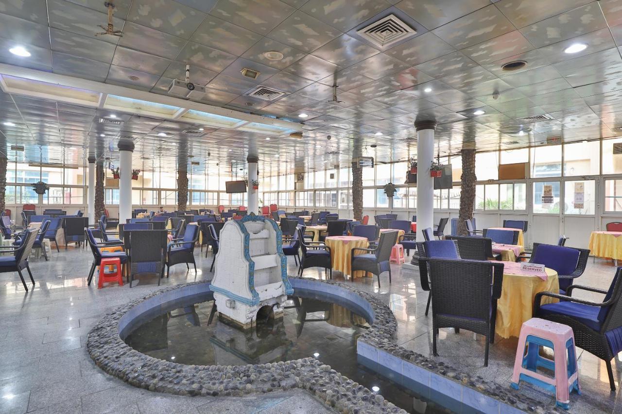 Oyo 366 Waves Hotel Ajman Buitenkant foto