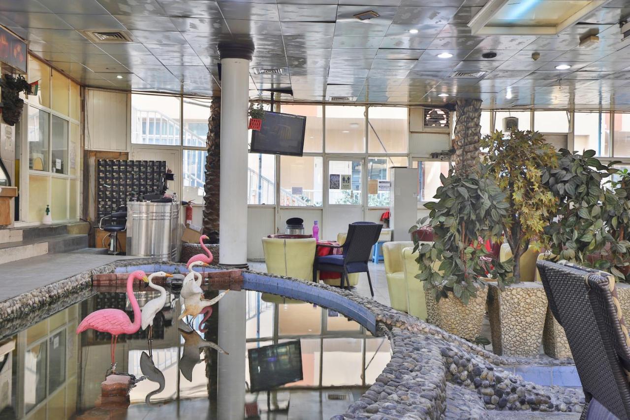 Oyo 366 Waves Hotel Ajman Buitenkant foto