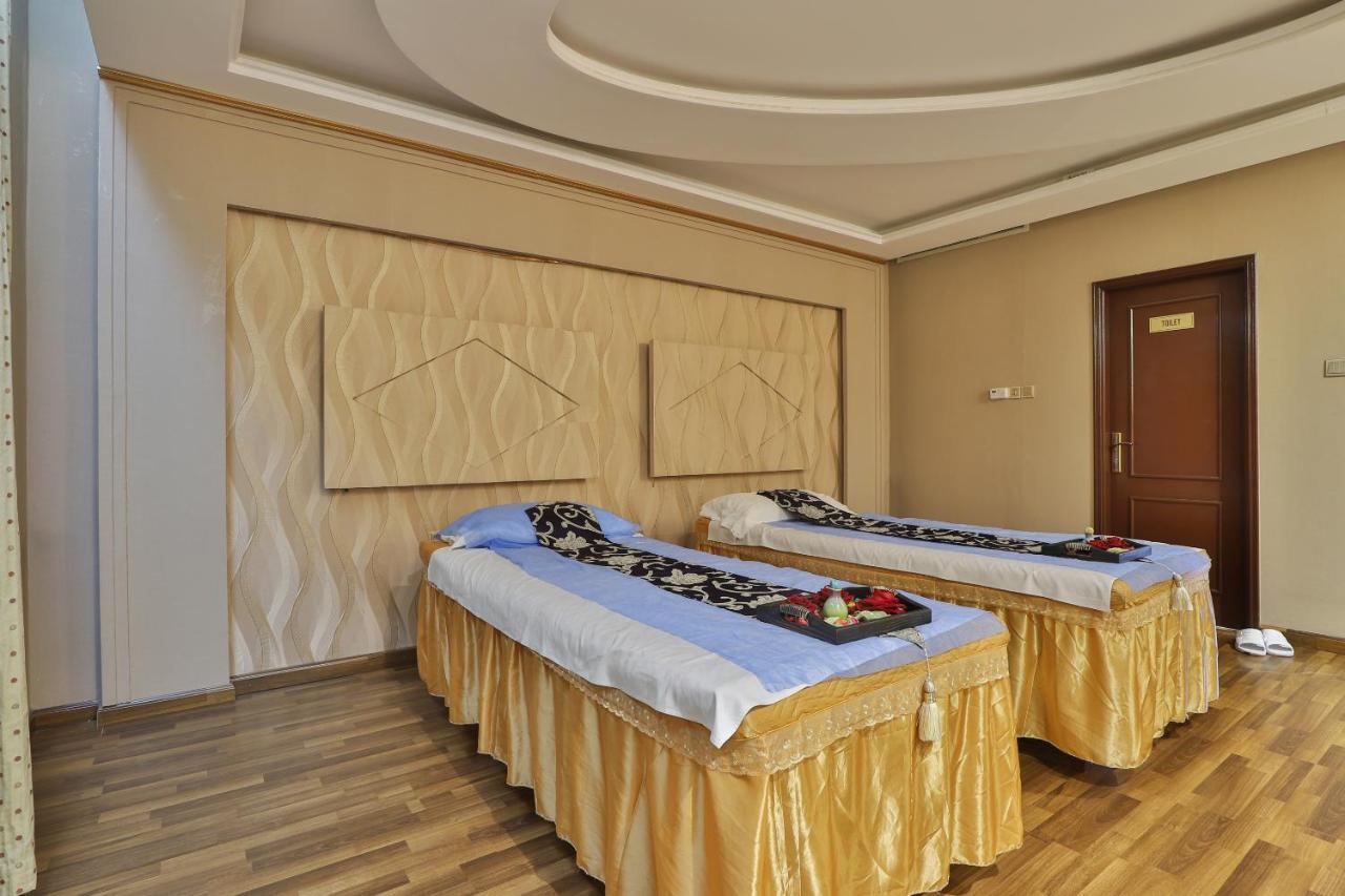 Oyo 366 Waves Hotel Ajman Buitenkant foto