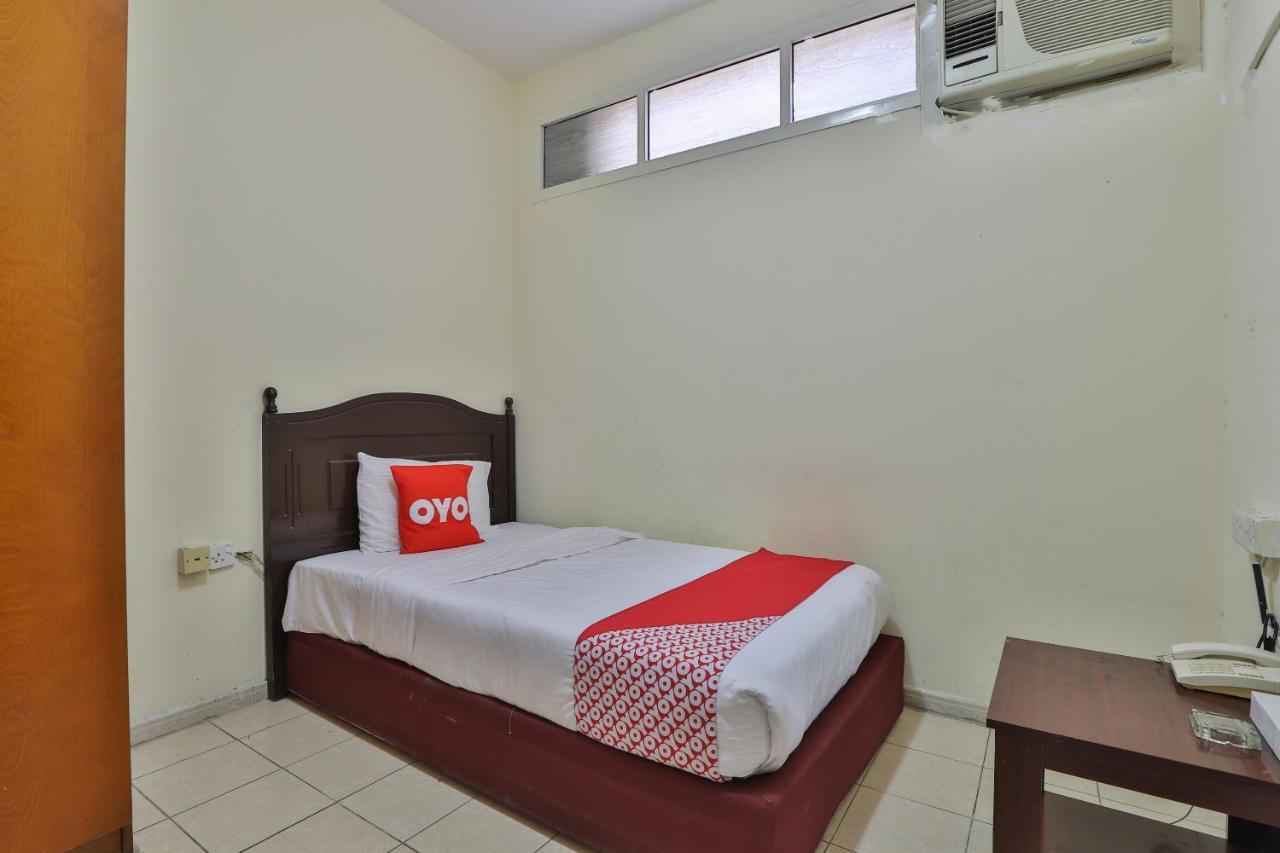 Oyo 366 Waves Hotel Ajman Buitenkant foto