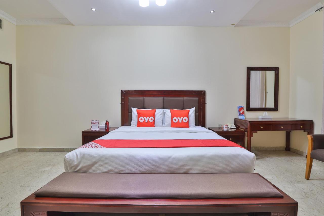 Oyo 366 Waves Hotel Ajman Buitenkant foto