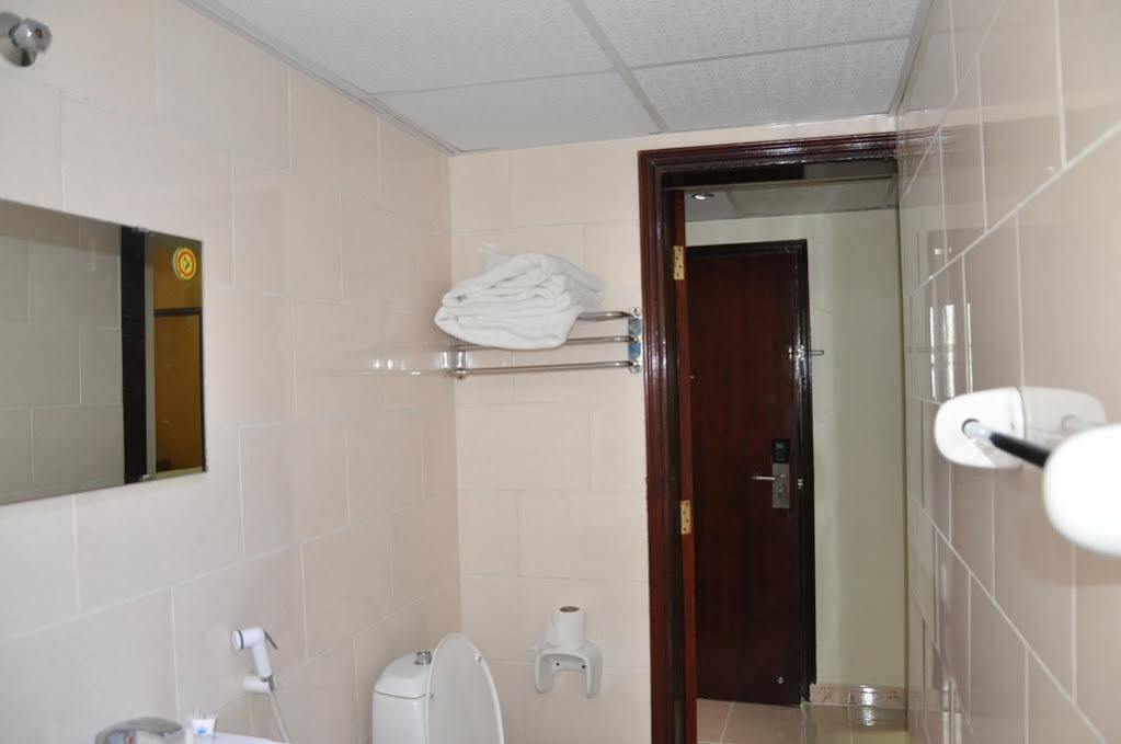 Oyo 366 Waves Hotel Ajman Buitenkant foto
