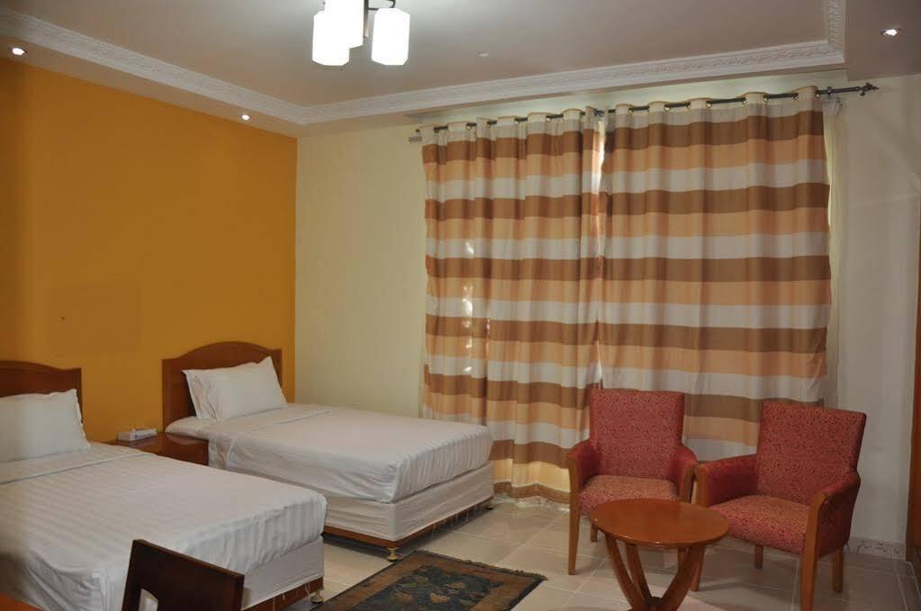 Oyo 366 Waves Hotel Ajman Buitenkant foto