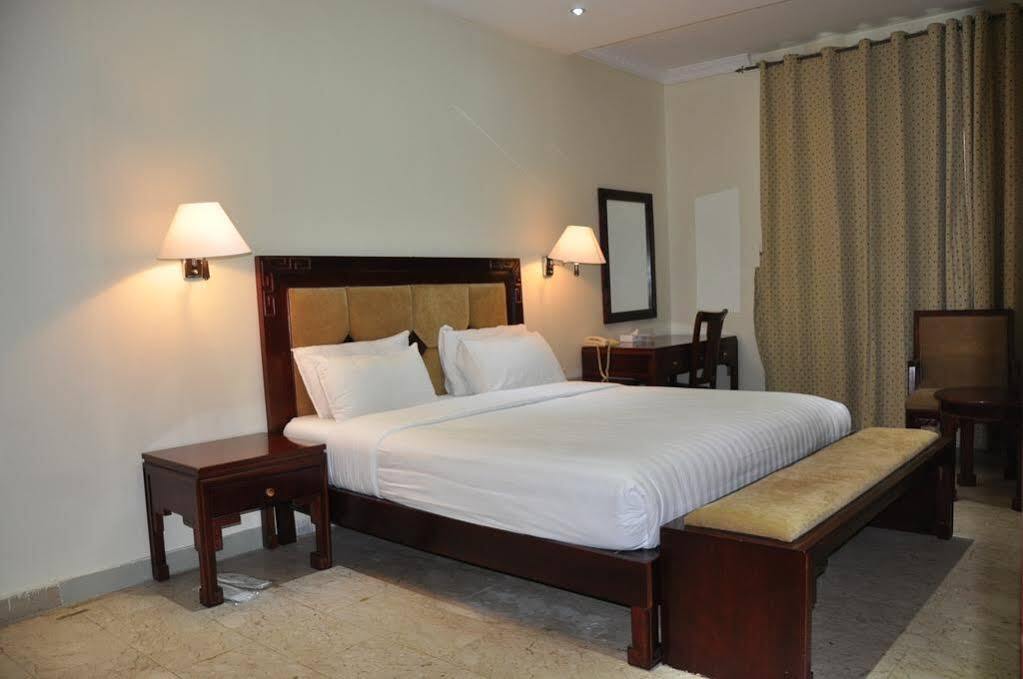 Oyo 366 Waves Hotel Ajman Buitenkant foto