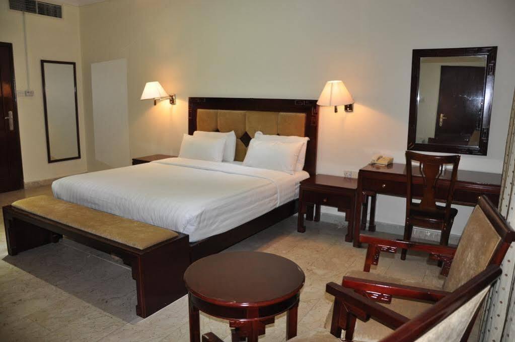 Oyo 366 Waves Hotel Ajman Buitenkant foto