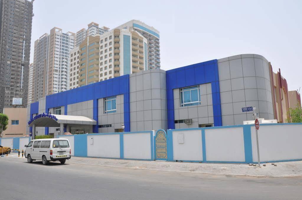 Oyo 366 Waves Hotel Ajman Buitenkant foto